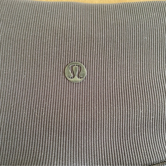 Lululemon Ribbed Contoured High Rise Crop *17"
Black - Picture 7 of 10